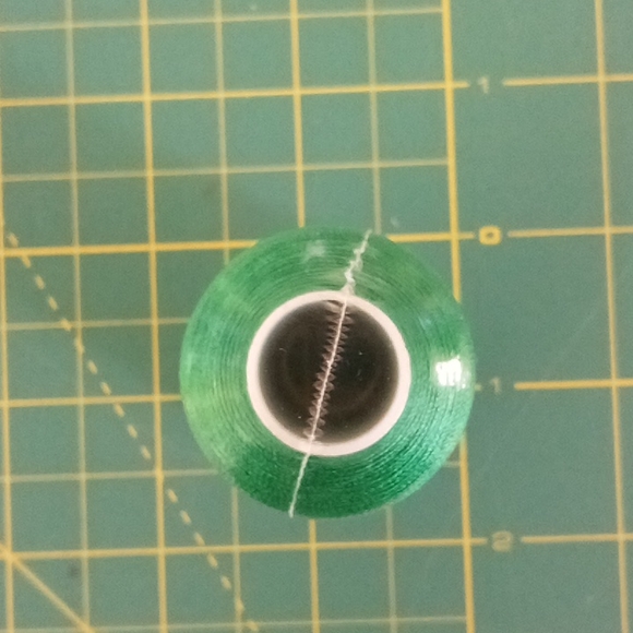 $1 Add-on Emerald Green 1444 Rayon Embroidery Thread - Picture 3 of 6